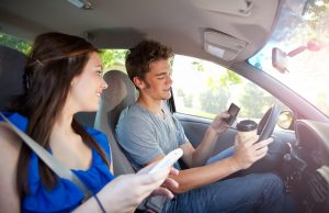 Evitando acidentes fatais de motoristas adolescentes