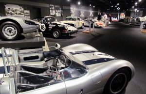 Carros exóticos em um prisma diferente