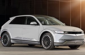 Hyundai na dianteira com os carros amigos do meio ambiente