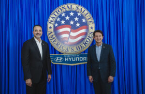 National Salute to America’s Heroes Jose Muñoz, COO Hyundai Motor America e Randy Parker, CEO, Hyundai