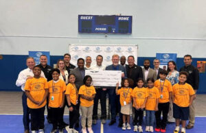 Genesis Inspiration Foundation faz doação à escola de Broward Walter Dawson, Board Chair, Genesis Inspiration Foundation, Brandon Ramirez, Board Member, Genesis Inspiration Foundation, Matt Organ and Chris Gentile, Co-CEOs, Boys & Girls Clubs of Broward County