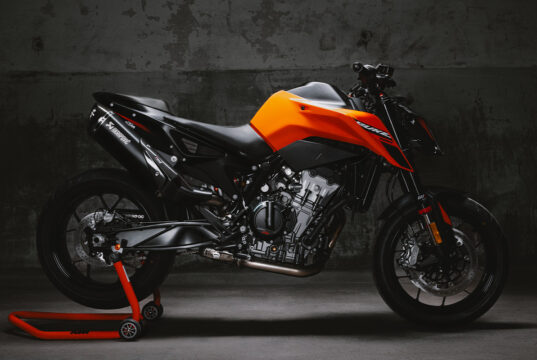 2026 KTM 790 Duke: precisão afiada em forma de naked