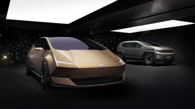 Hyundai-Ioniq-Venus-and-Earth-Auto-China-concepts-under-the-lights.-