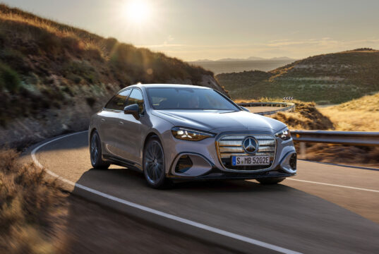 Mercedes-Benz reinventa um ícone: o novo C-Class elétrico